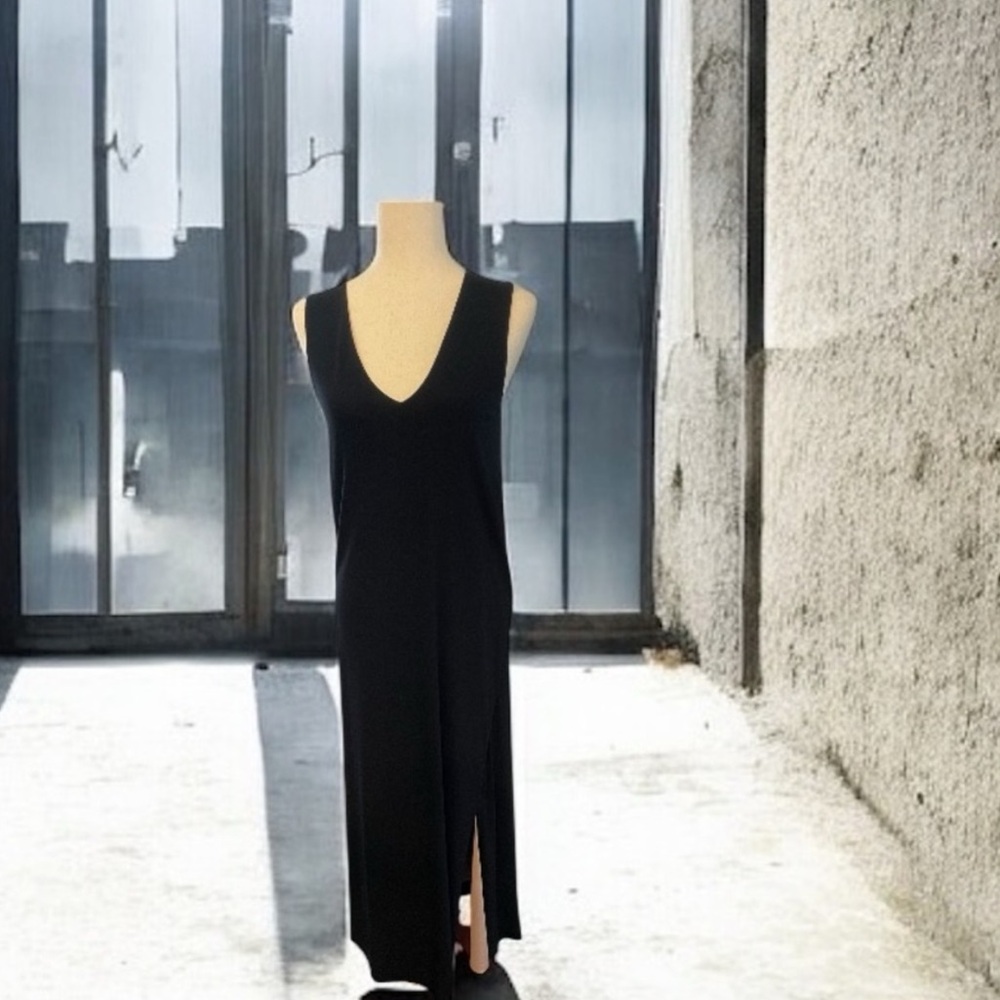 SOLD💖 Donna Karan Long Black Knit Sheath with
V-Neck and Side Slit NWT - Picture 16 of 16